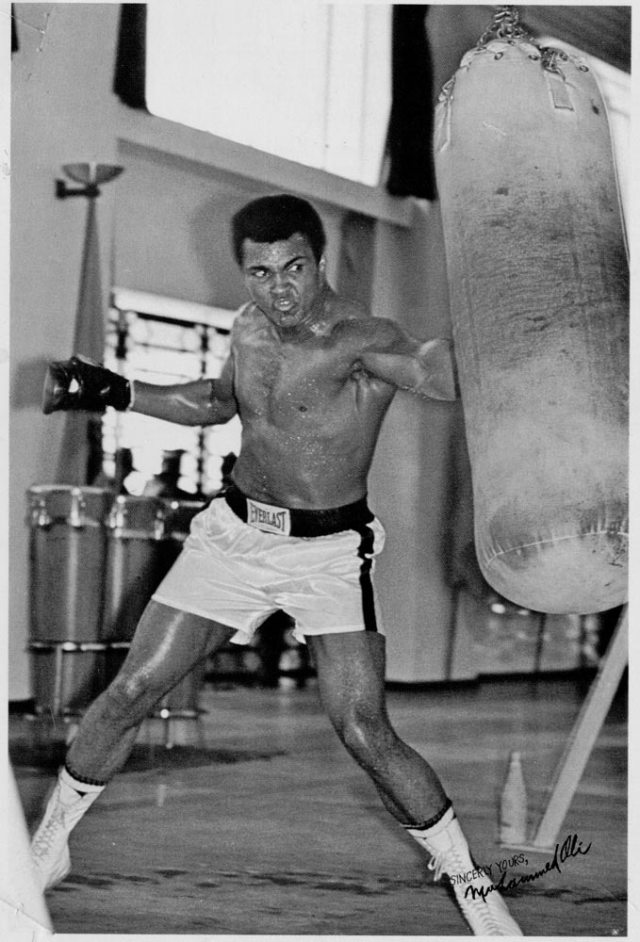 Muhammad-Ali-punching-bag-03